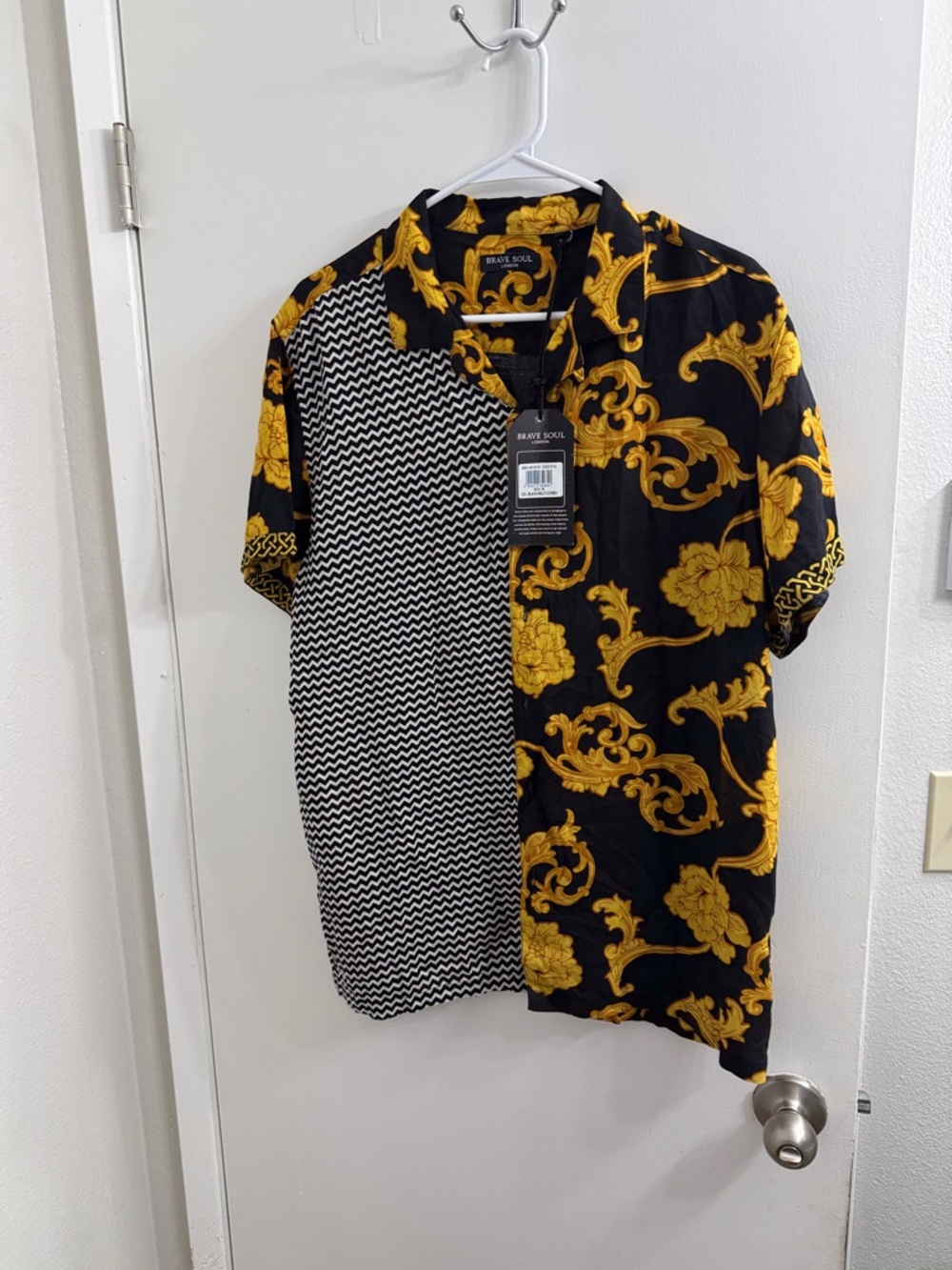 Brave Soul Black and Yellow Split-Print Short Sleeve Button-Up Shirt